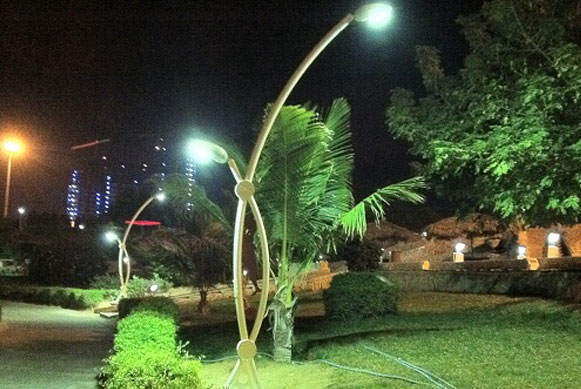 پایه چراغ باغی